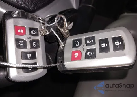 2019 Toyota Sienna Xle Premium 7 Passenger z USA, uszkodzony, nr VIN 5TDDZ3DC9KS214675